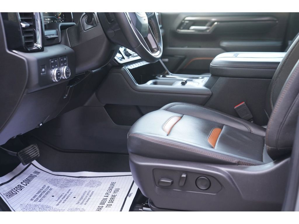 Used 2025 GMC Sierra 3500 AT4 w/ AT4 Premium Plus Package image 16
