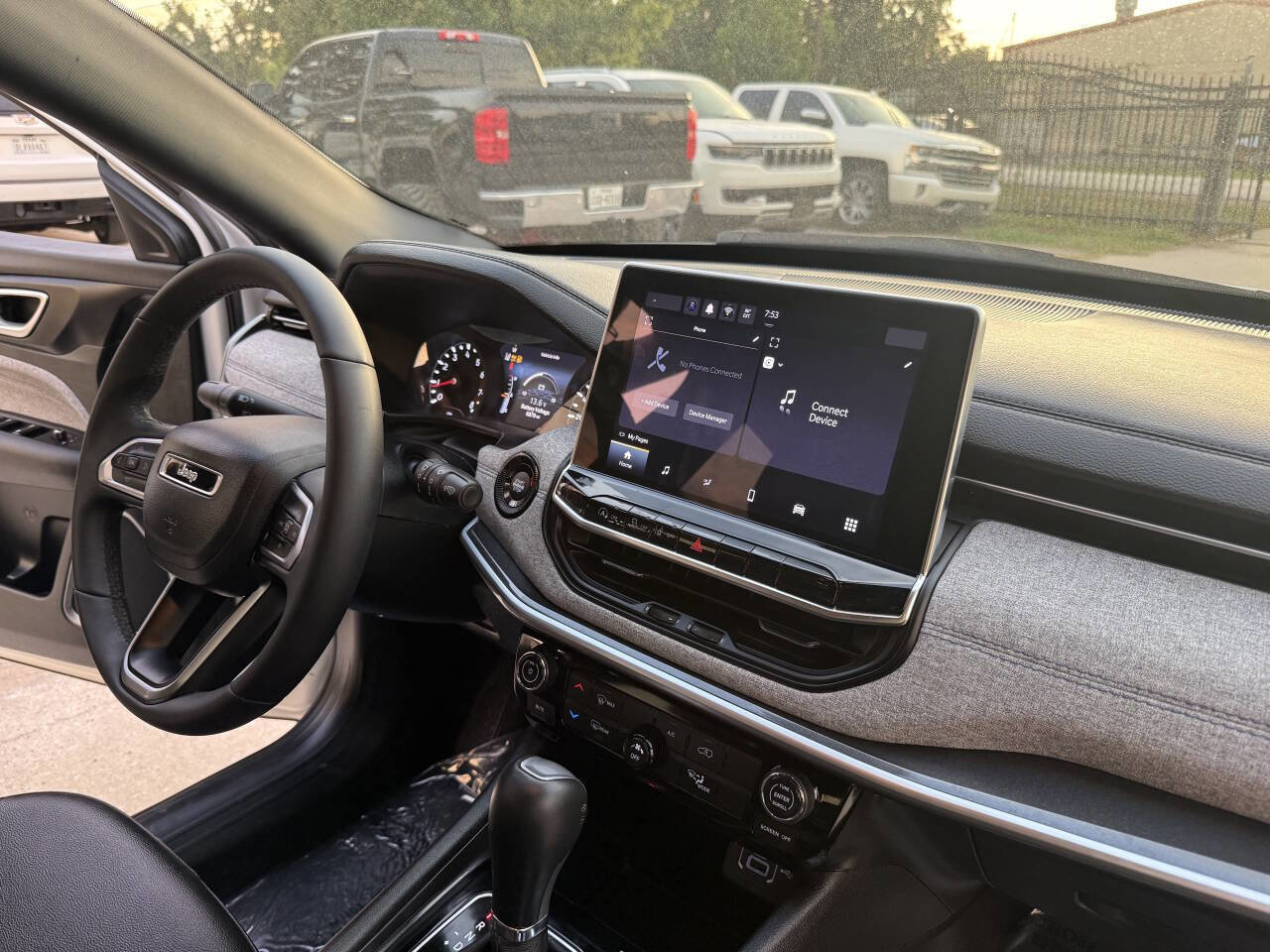 Used 2024 Jeep Compass Latitude image 36