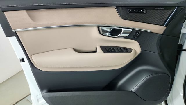 New 2026 Volvo XC90 T8 Plus w/ Protection Package Premier AWD/4WD image 9