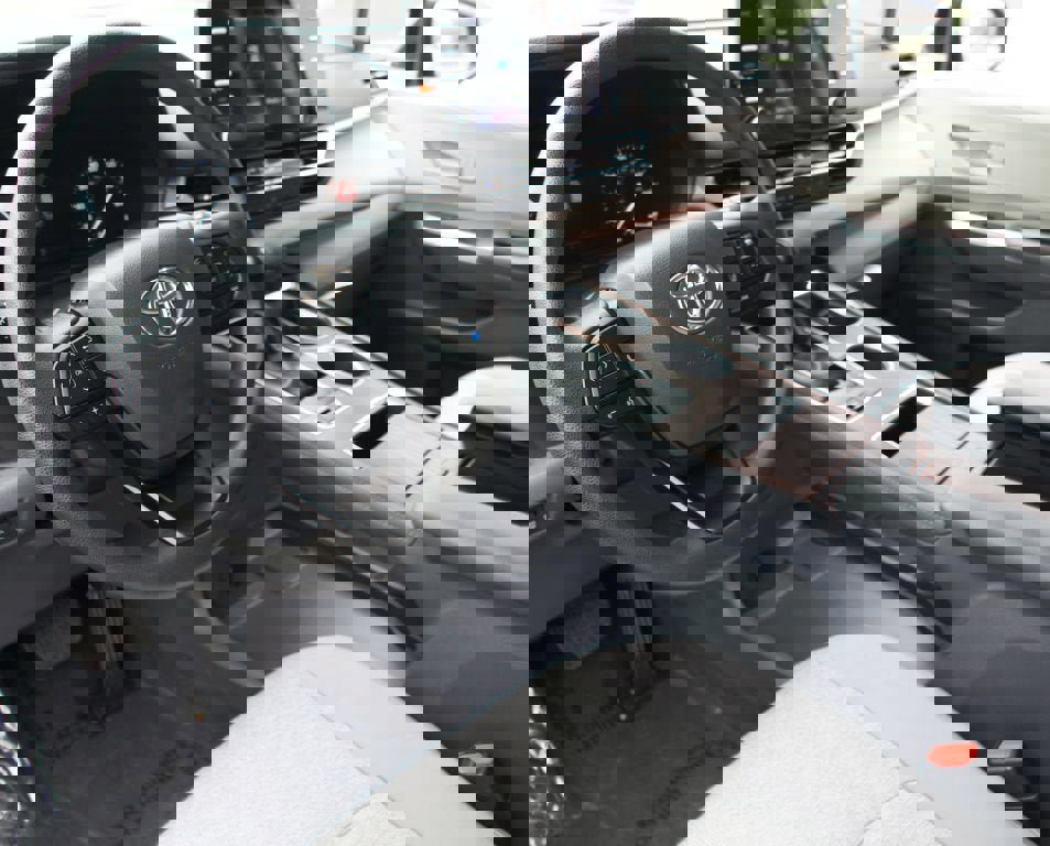 Used 2024 Toyota Sienna LE image 13