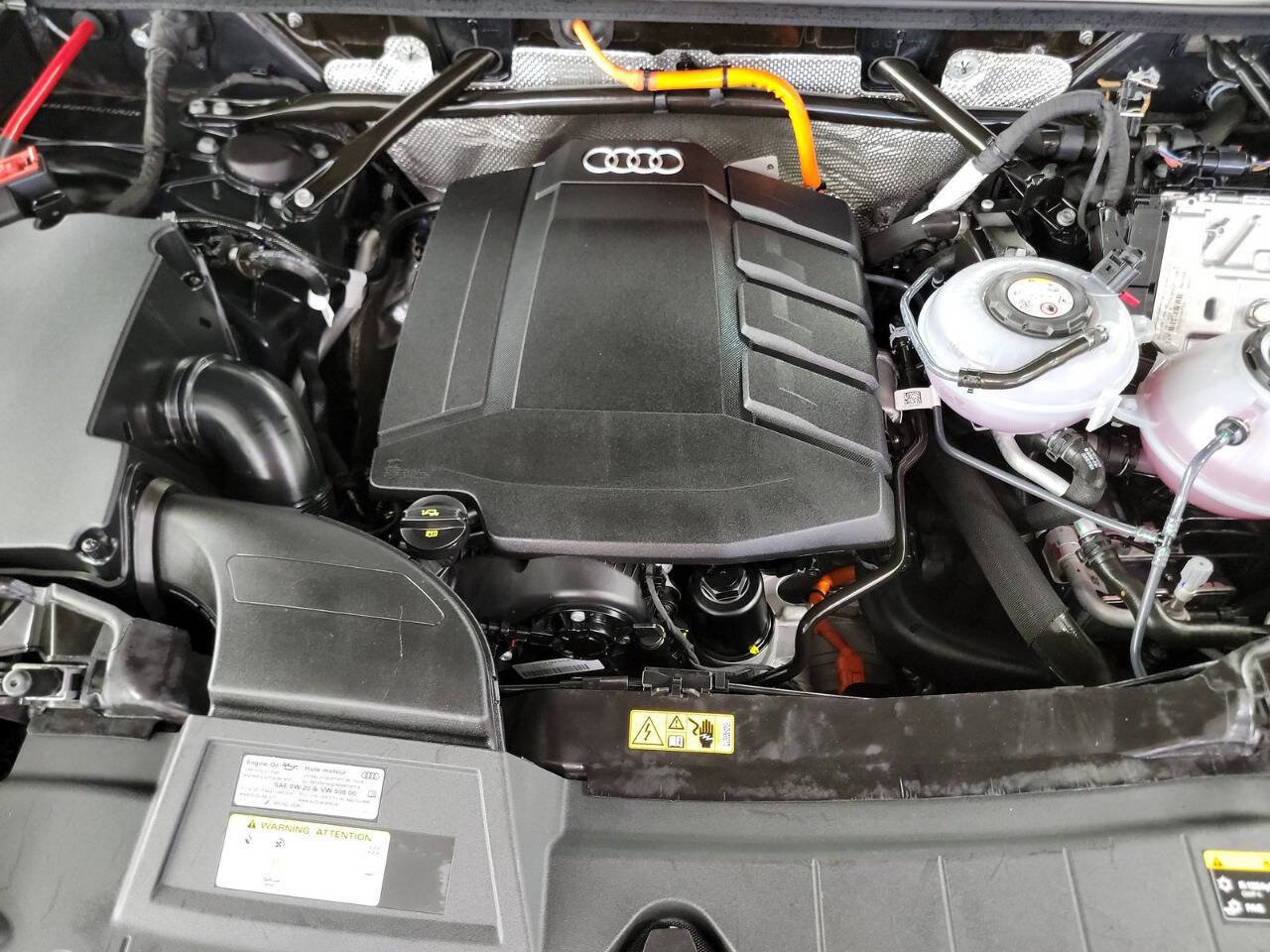 Used 2024 Audi Q5 e Prestige w/ Prestige Package image 4