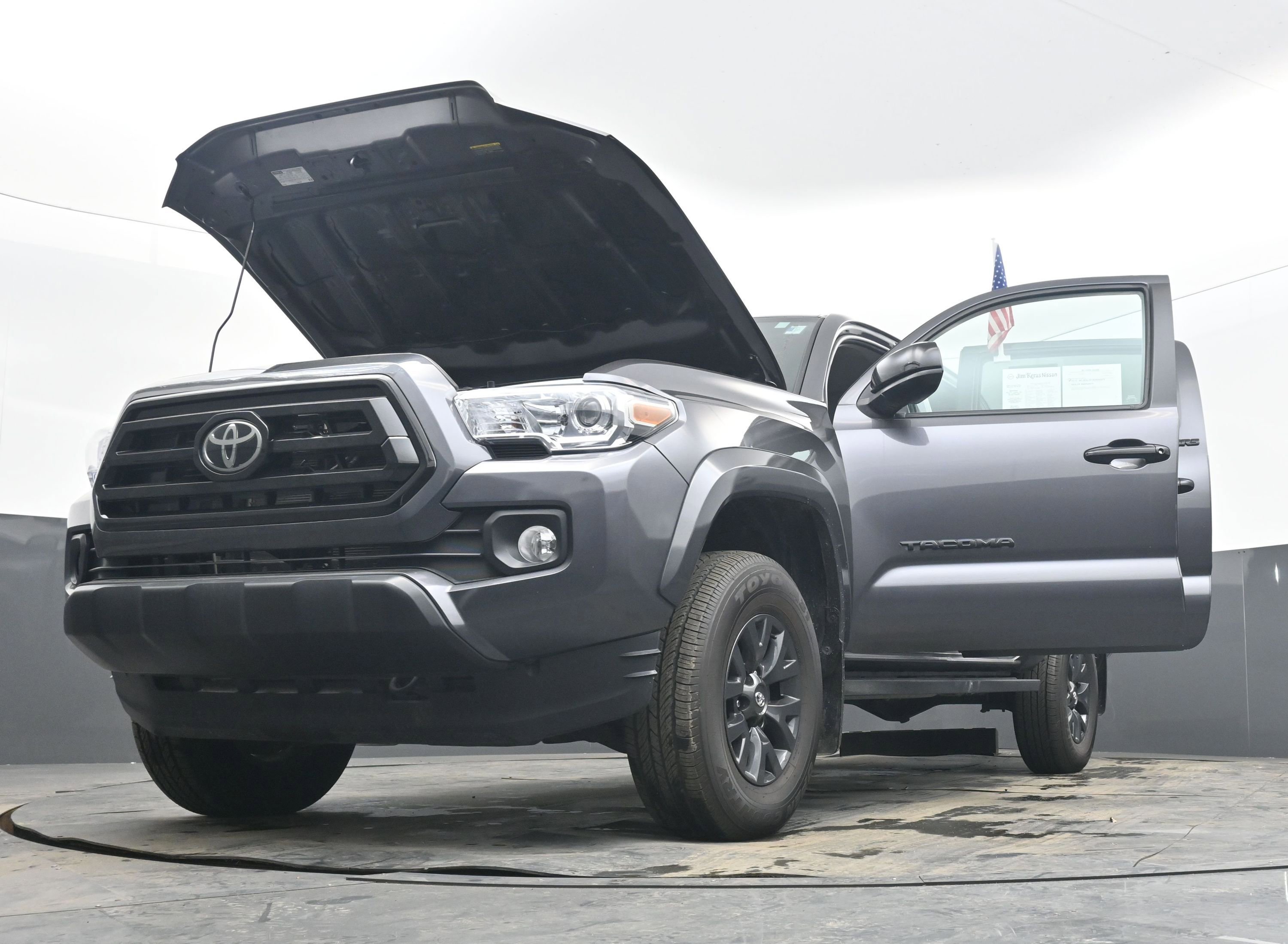 Used 2022 Toyota Tacoma SR5 w/ SR5 Appearance Package (SM) image 40