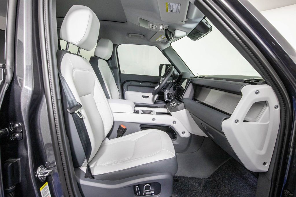 Used 2026 Land Rover Defender 130 S image 9