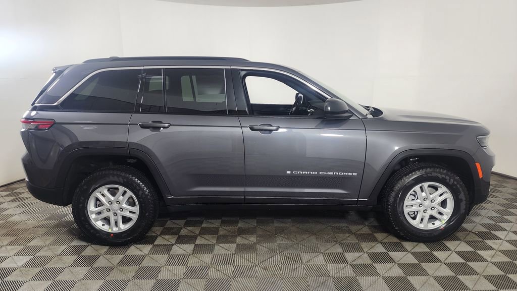 New 2025 Jeep Grand Cherokee Laredo w/ Luxury Tech Group I image 9