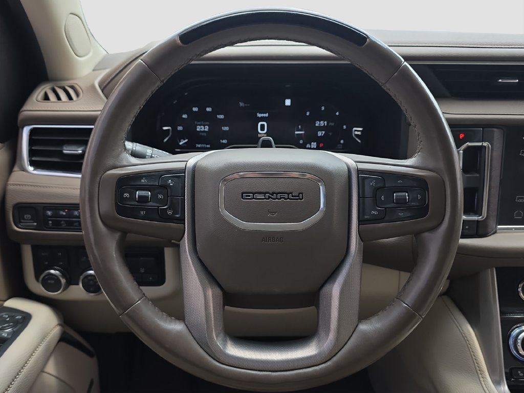 Used 2023 GMC Yukon XL Denali w/ Advanced Technology Package AWD/4WD image 8