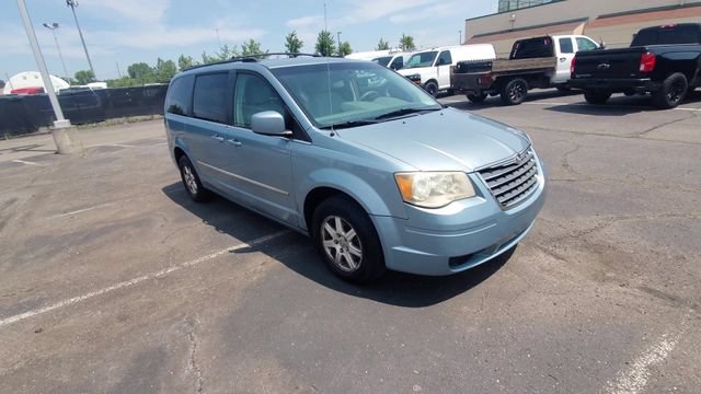 Used 2009 Chrysler Town & Country Touring FWD image 2