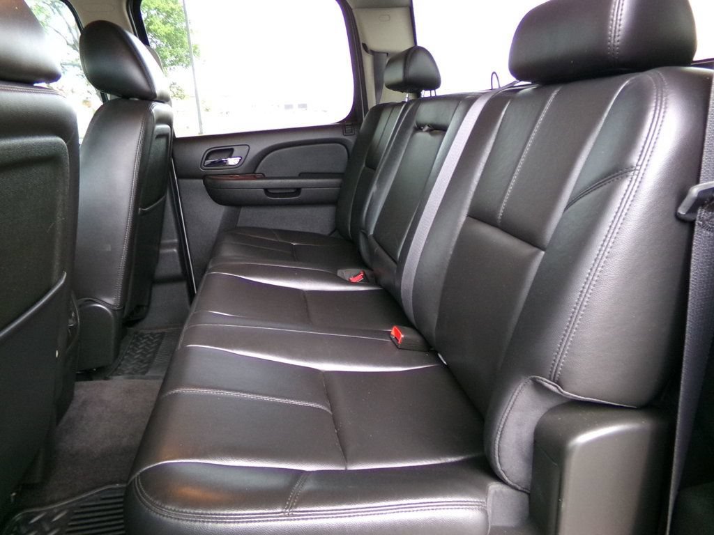 Used 2011 GMC Sierra 3500 SLT w/ SLT Convenience Package AWD/4WD image 12
