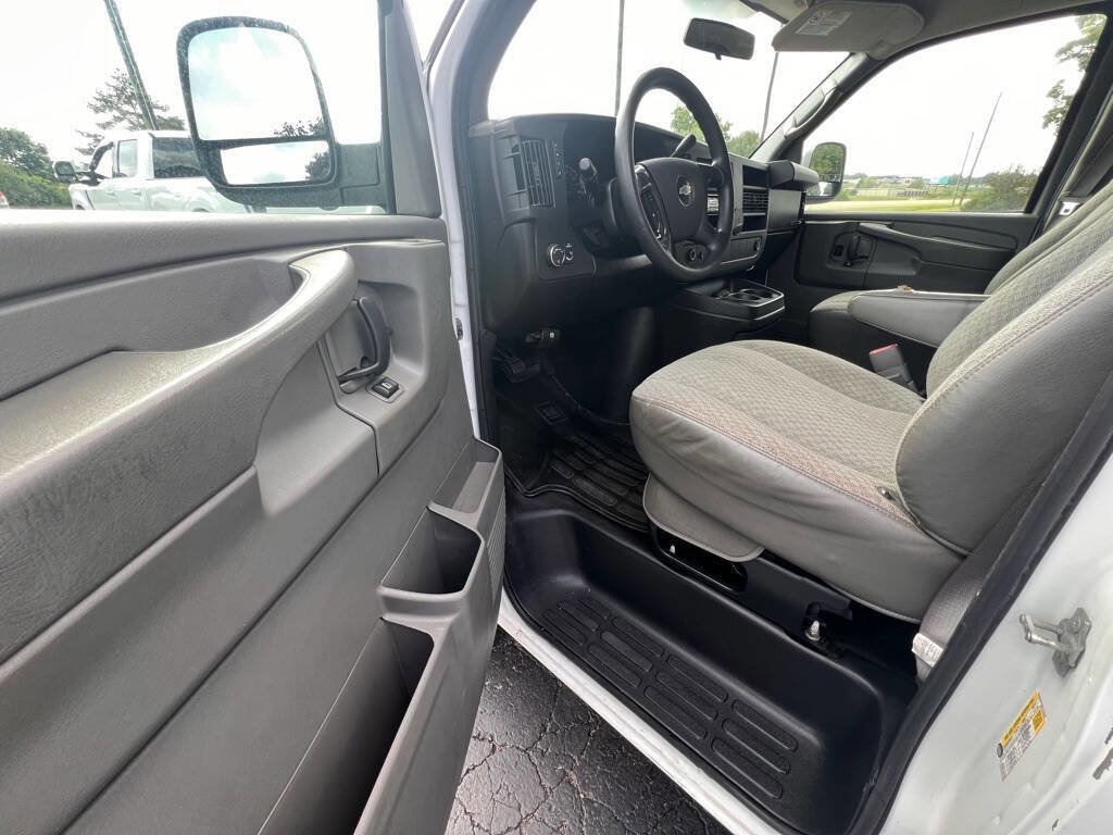 Used 2009 Chevrolet Express 3500 Extended Passenger w/ LT Preferred Equipment Group image 10