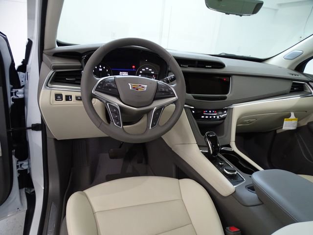 Used 2026 Cadillac XT5 Premium Luxury w/ LPO, Floor Liner Package AWD/4WD image 5