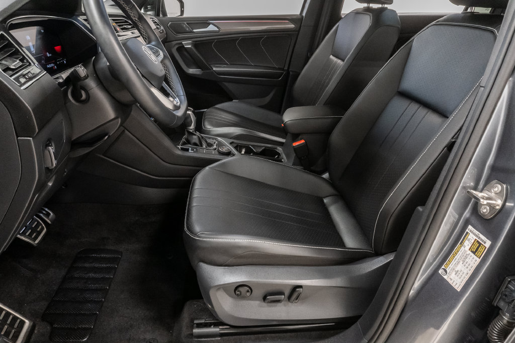 Used 2023 Volkswagen Tiguan SE R-Line AWD/4WD image 11