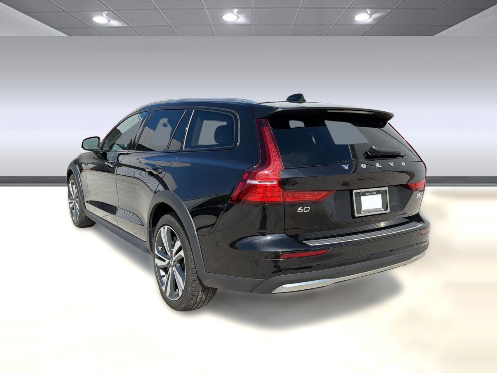 Used 2025 Volvo V60 B5 Cross Country Plus AWD/4WD image 3