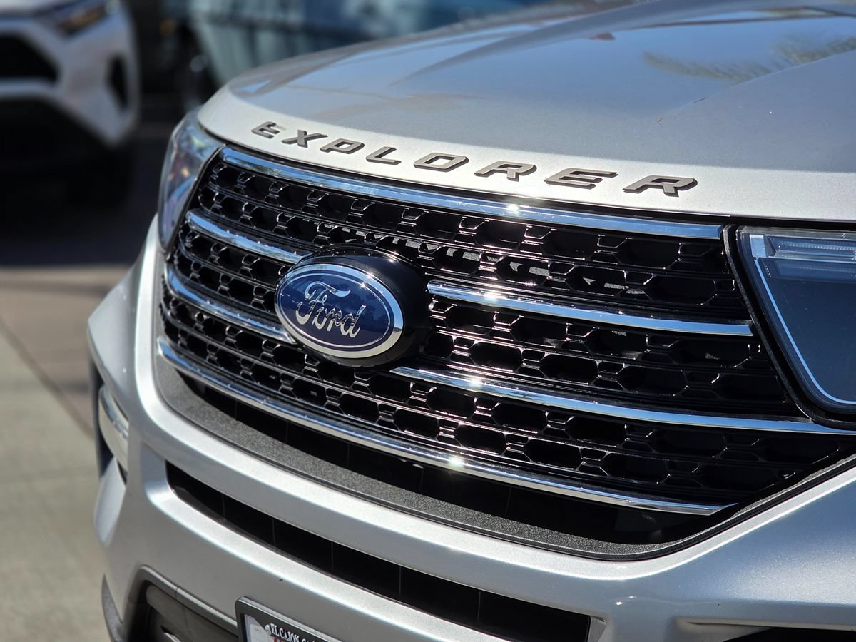 Used 2020 Ford Explorer XLT w/ Equipment Group 202A AWD/4WD image 6