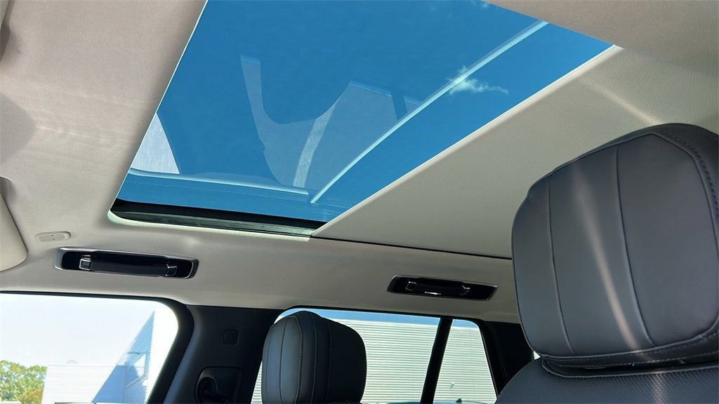 New 2025 Land Rover Range Rover SE image 20