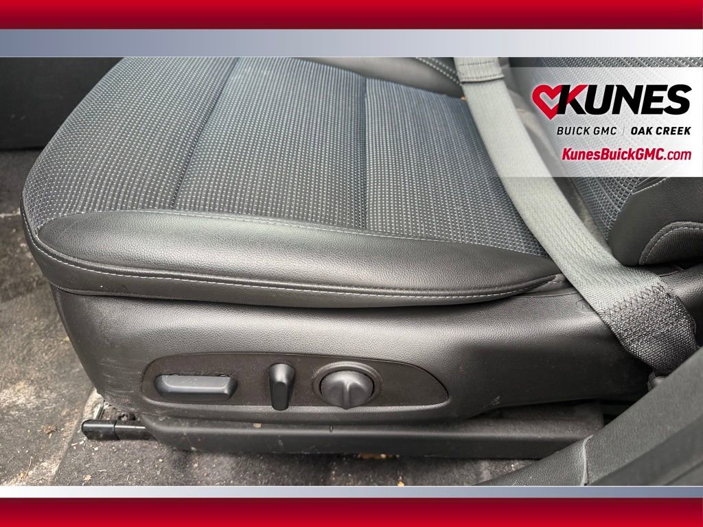 Used 2025 Buick Envista Preferred w/ Convenience I Package image 10