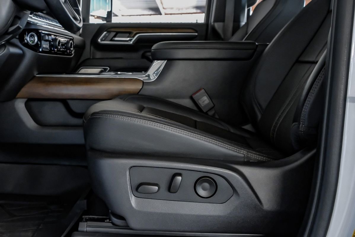 Used 2025 Chevrolet Silverado 3500 High Country w/ High Country Premium Package image 30