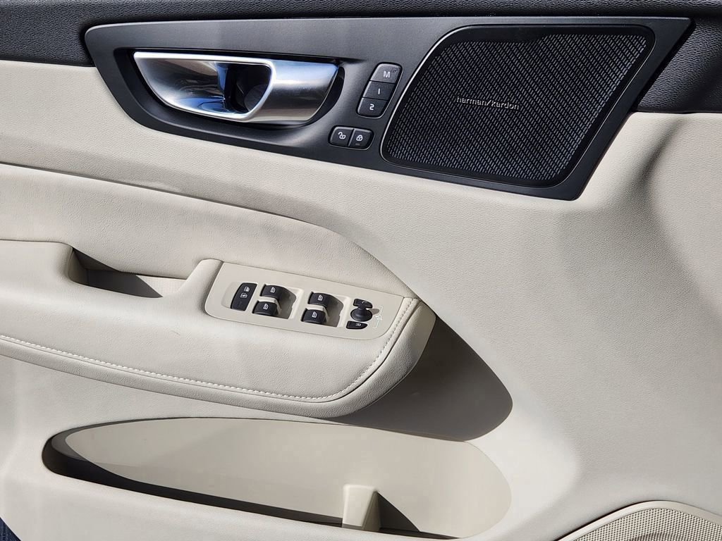 New 2026 Volvo XC60 B5 Ultra w/ Protection Package Premier image 12