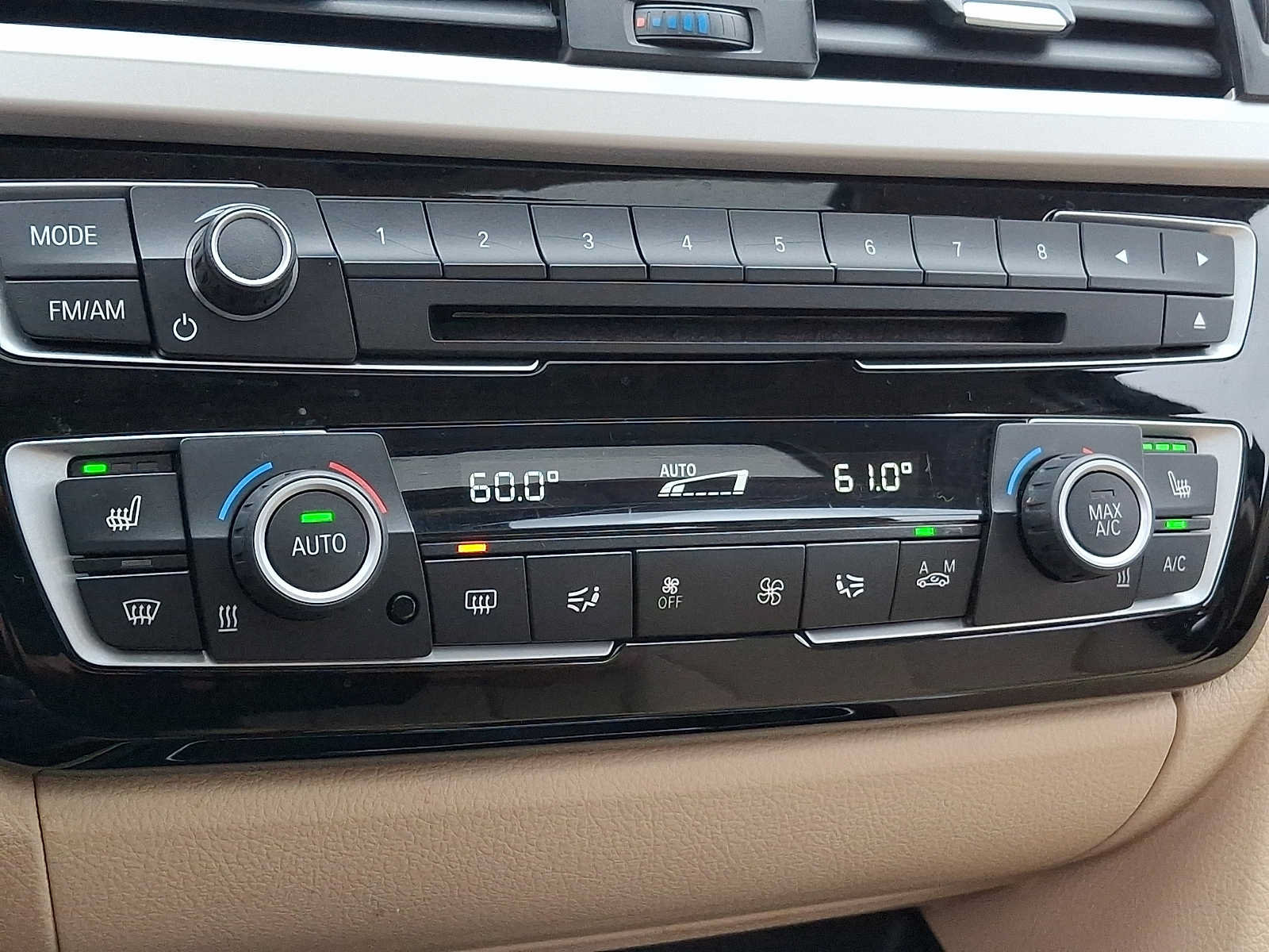 Used 2018 BMW 320i xDrive Sedan AWD/4WD image 14