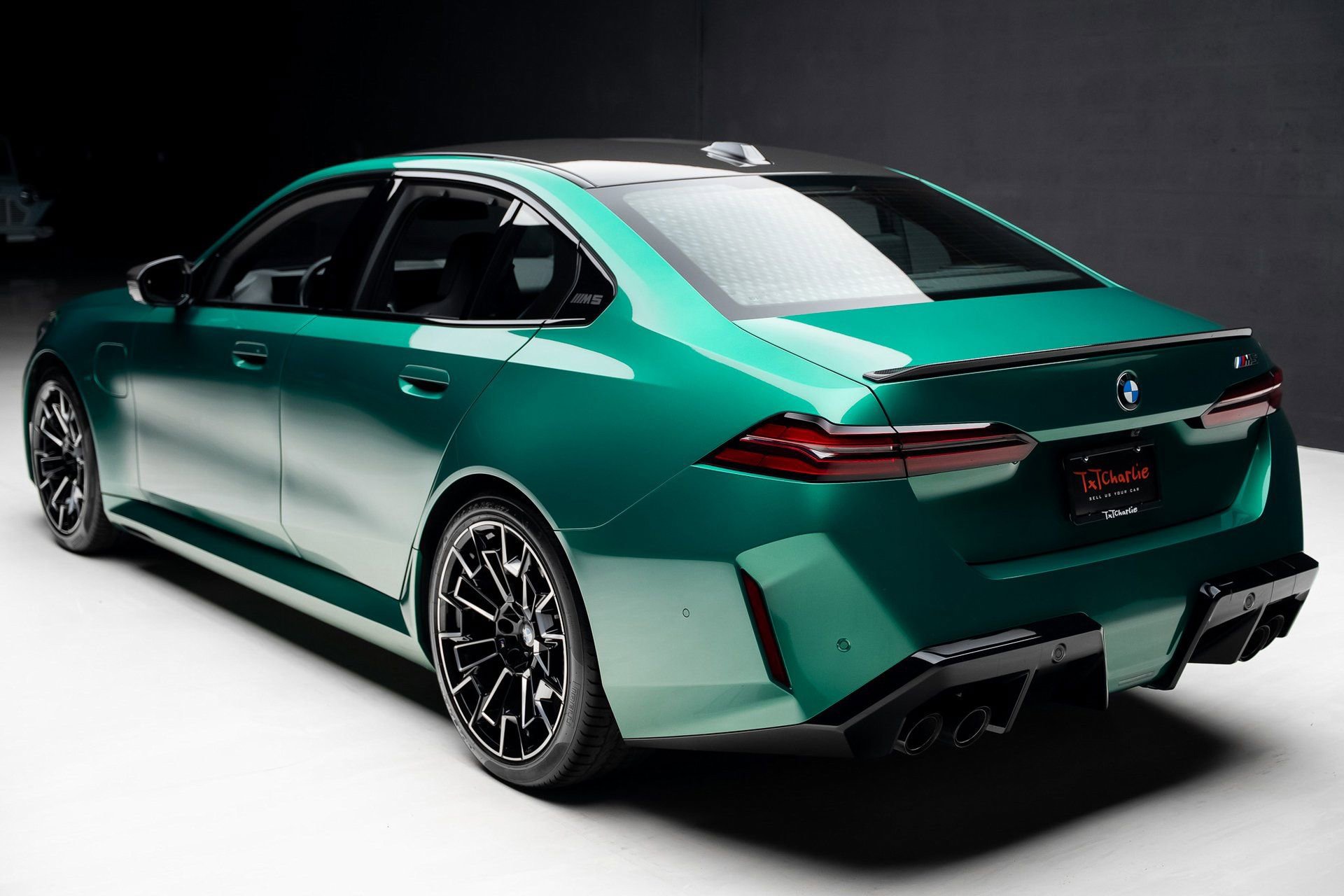 Used 2025 BMW M5 w/ Carbon Package image 25