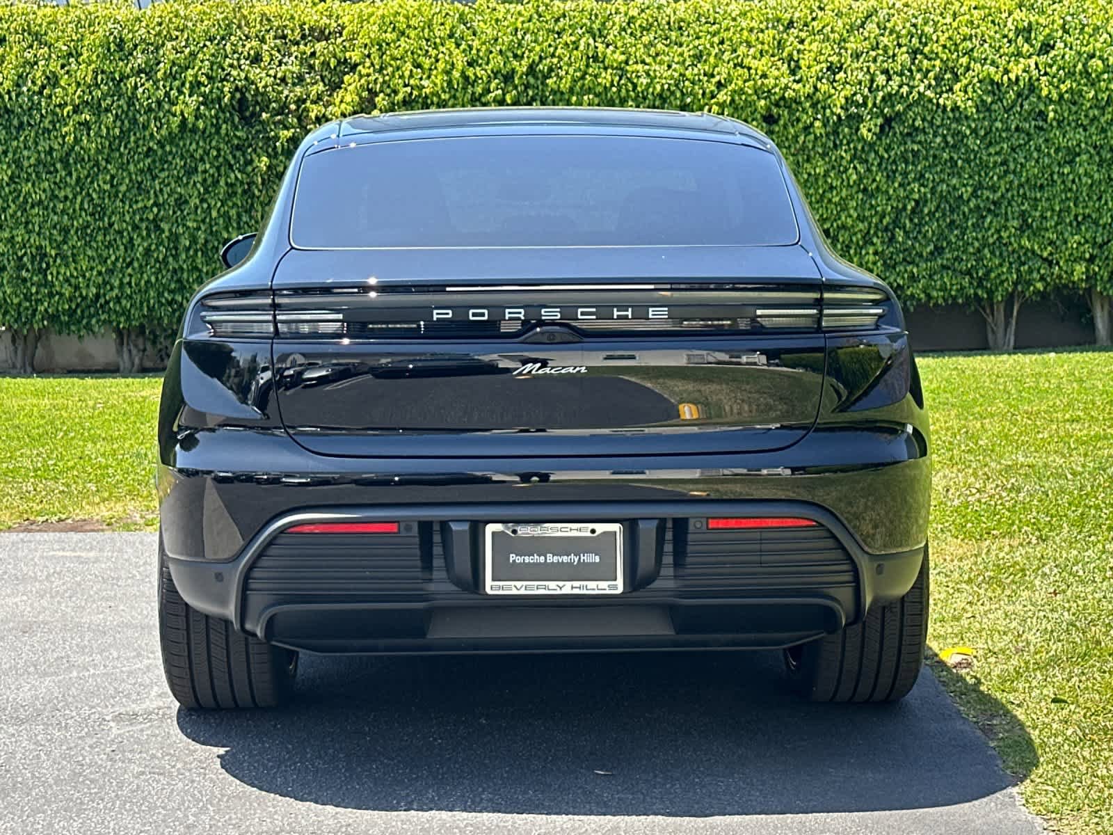New 2026 Porsche Macan Electric RWD image 7