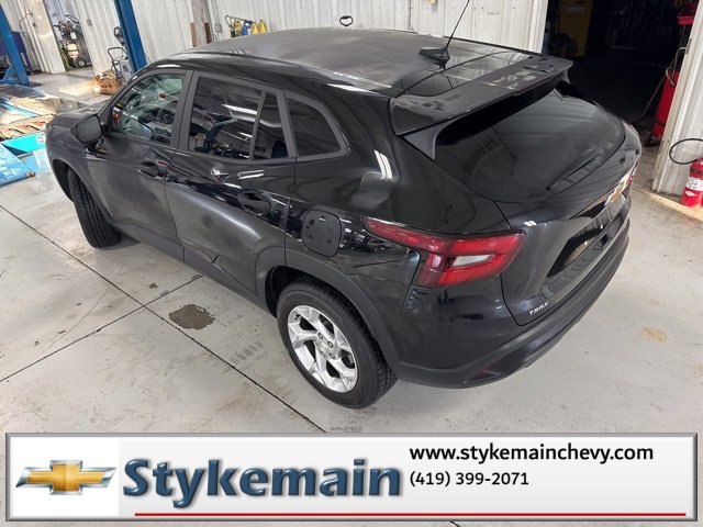 Used 2024 Chevrolet Trax LS w/ LS Convenience Package image 8