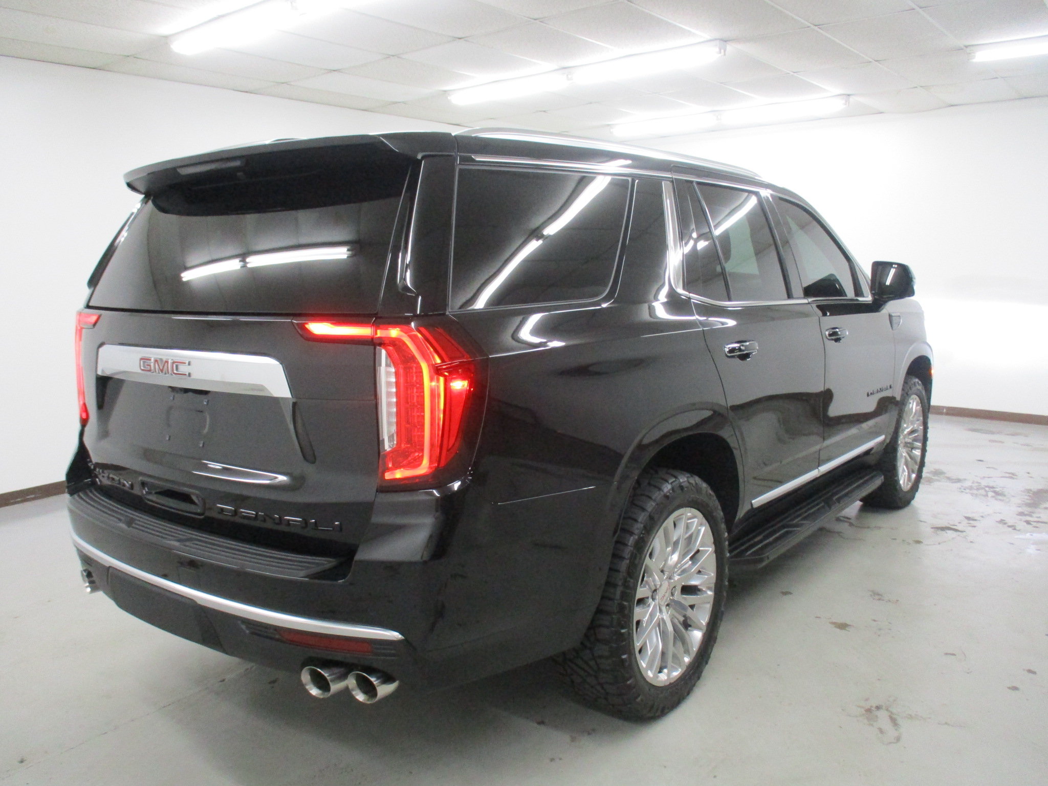 Certified 2024 GMC Yukon Denali w/ Advanced Technology Package AWD/4WD image 13