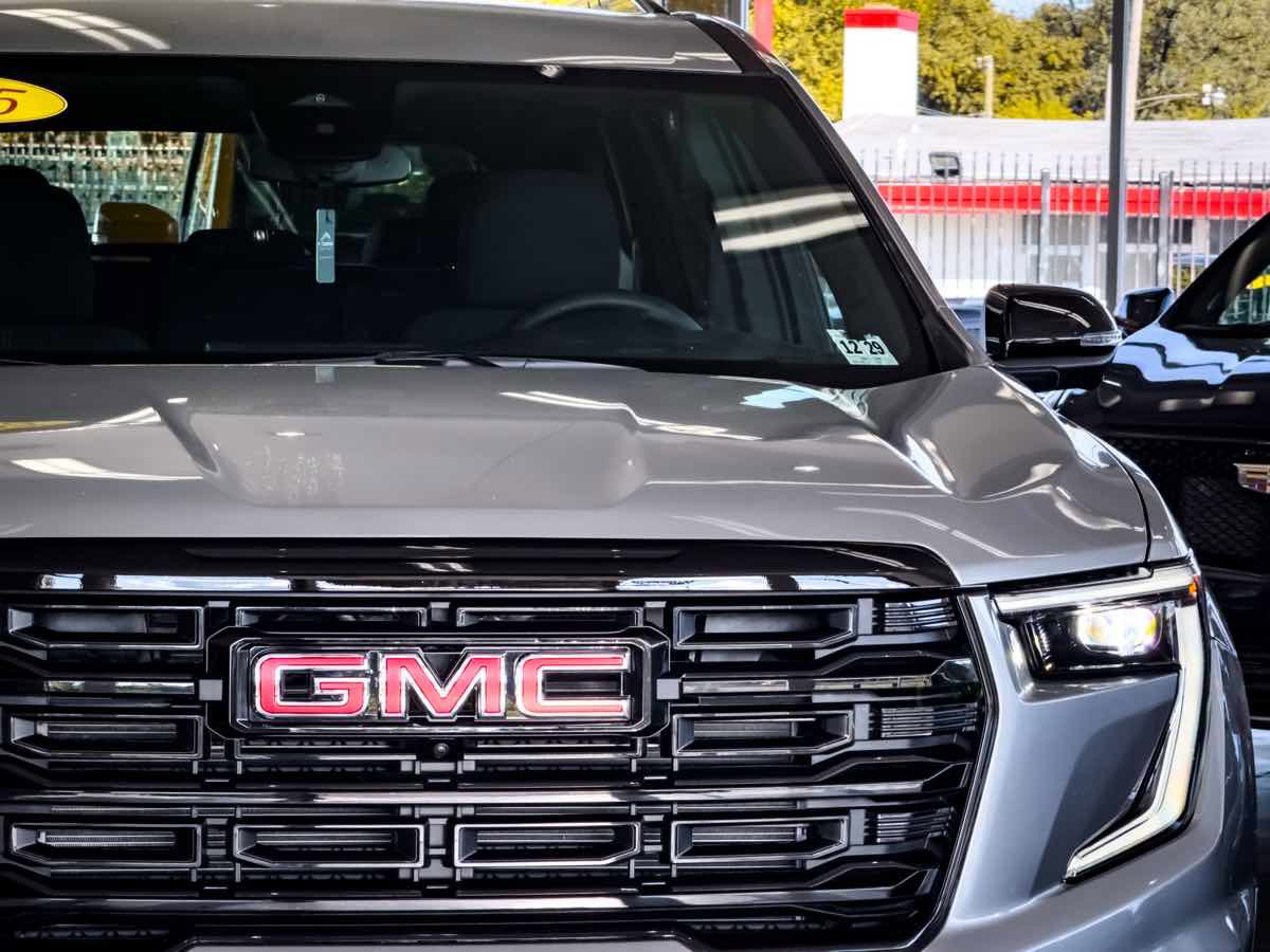 Used 2025 GMC Acadia Elevation w/ Black Edition image 22