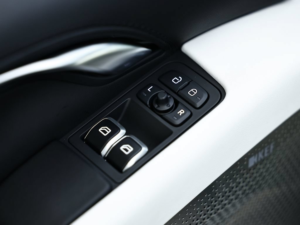 Used 2025 Lotus Emira RWD image 26