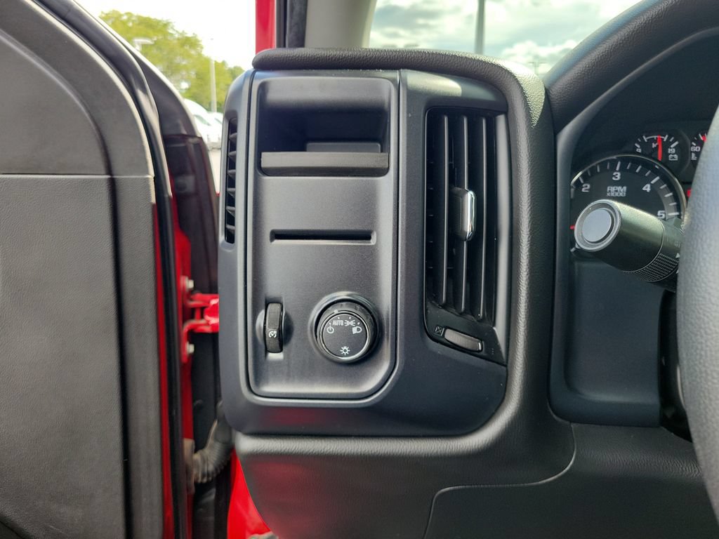 Used 2018 Chevrolet Silverado 1500 Custom w/ Custom Convenience Package RWD image 22