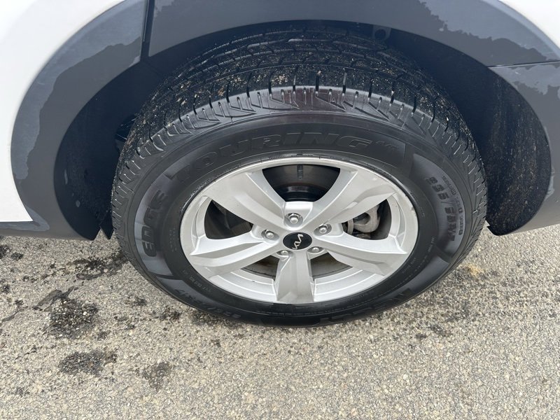 Used 2023 Kia Sorento LX image 16