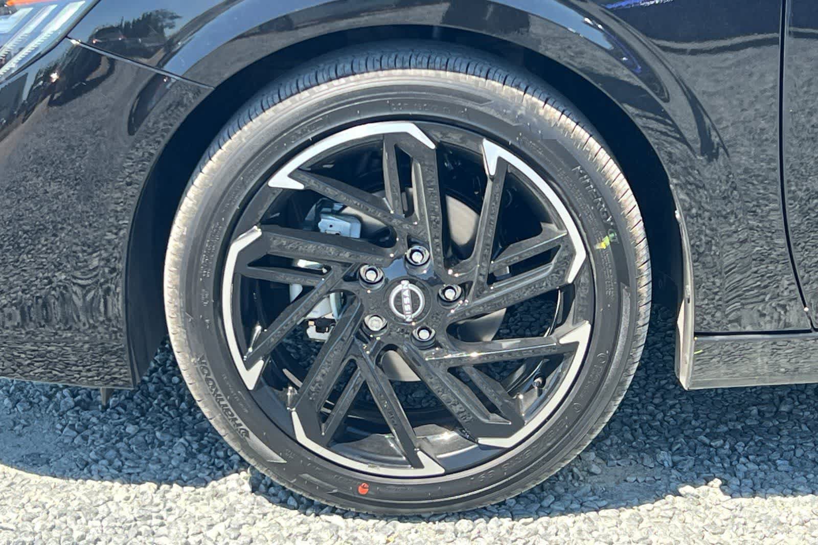 New 2026 Nissan Sentra SR FWD image 32