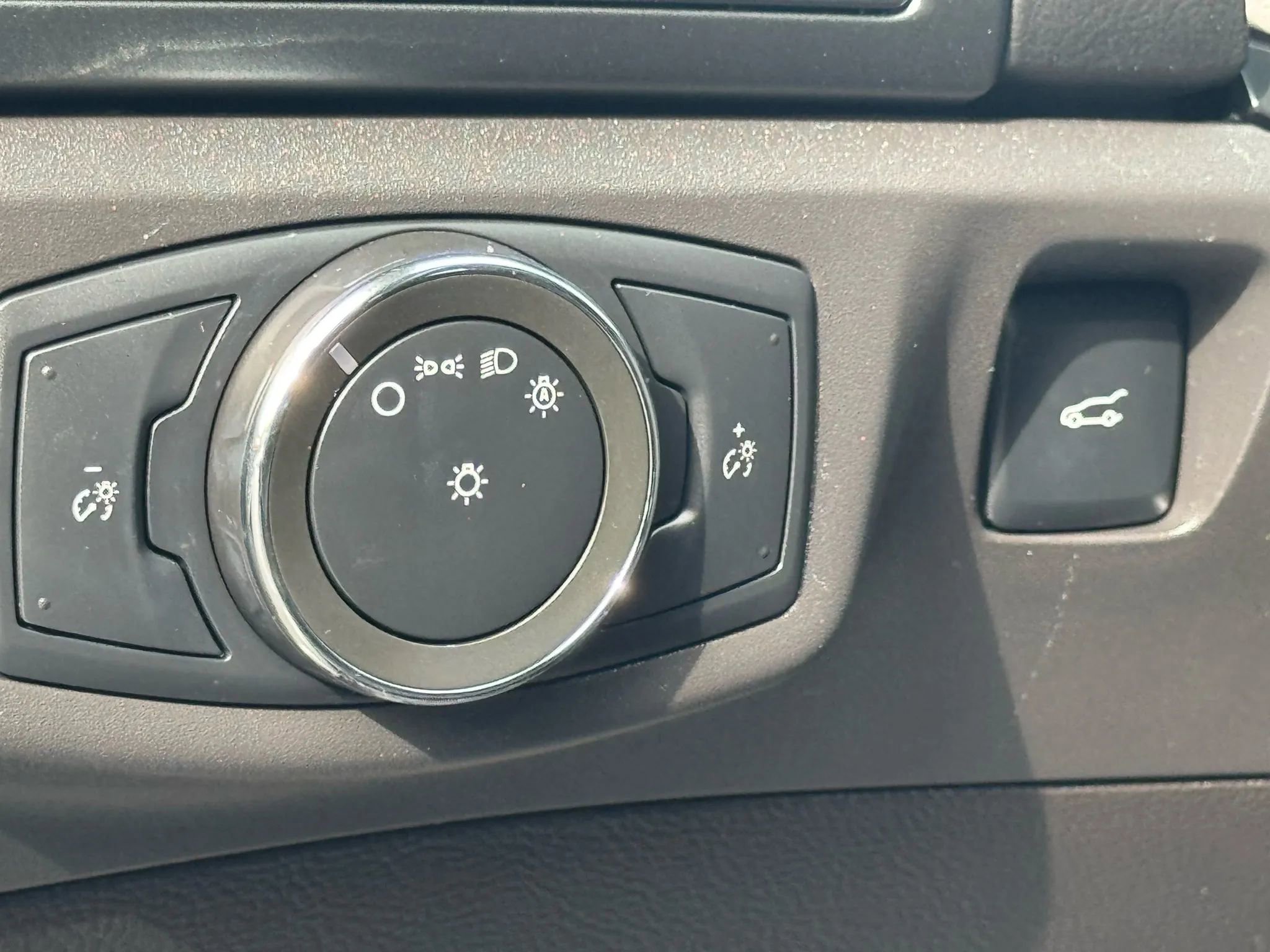 Used 2015 Ford Fusion SE image 27