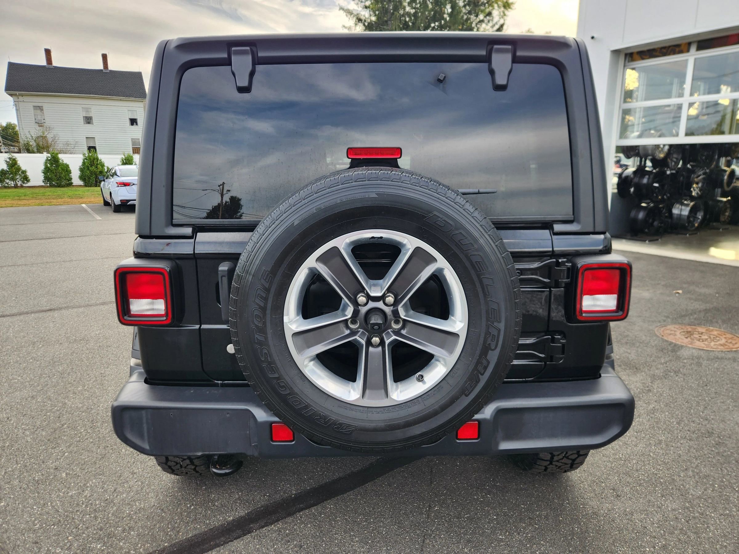 Used 2020 Jeep Wrangler Unlimited Sahara image 13