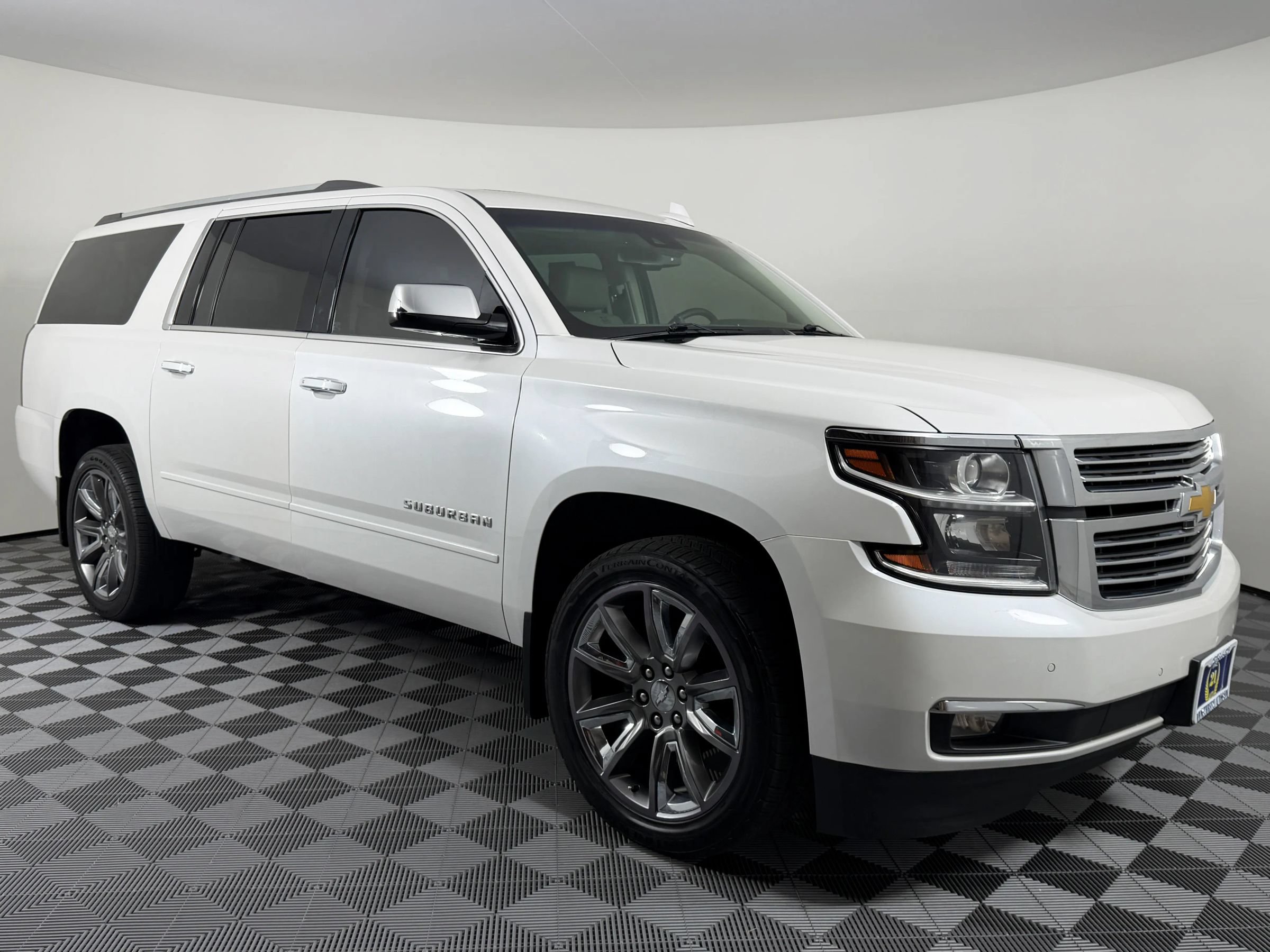 Used 2018 Chevrolet Suburban Premier AWD/4WD image 14