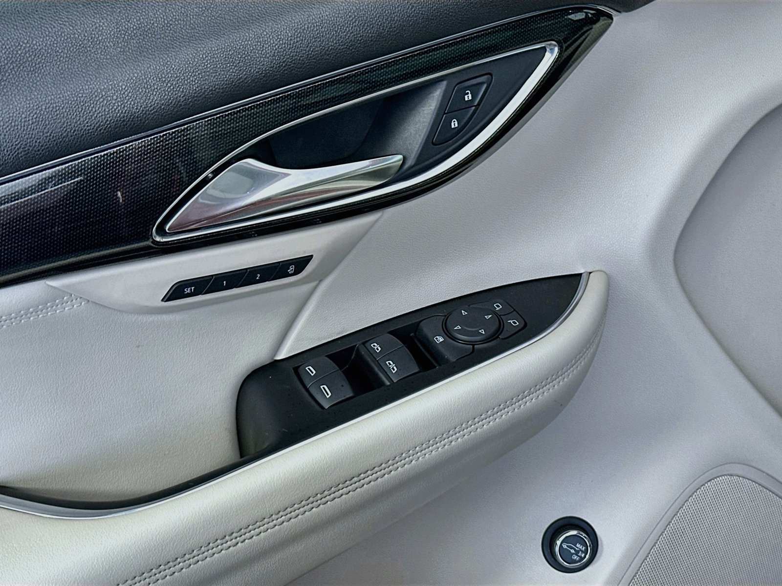 Used 2021 Buick Envision Essence AWD/4WD image 17