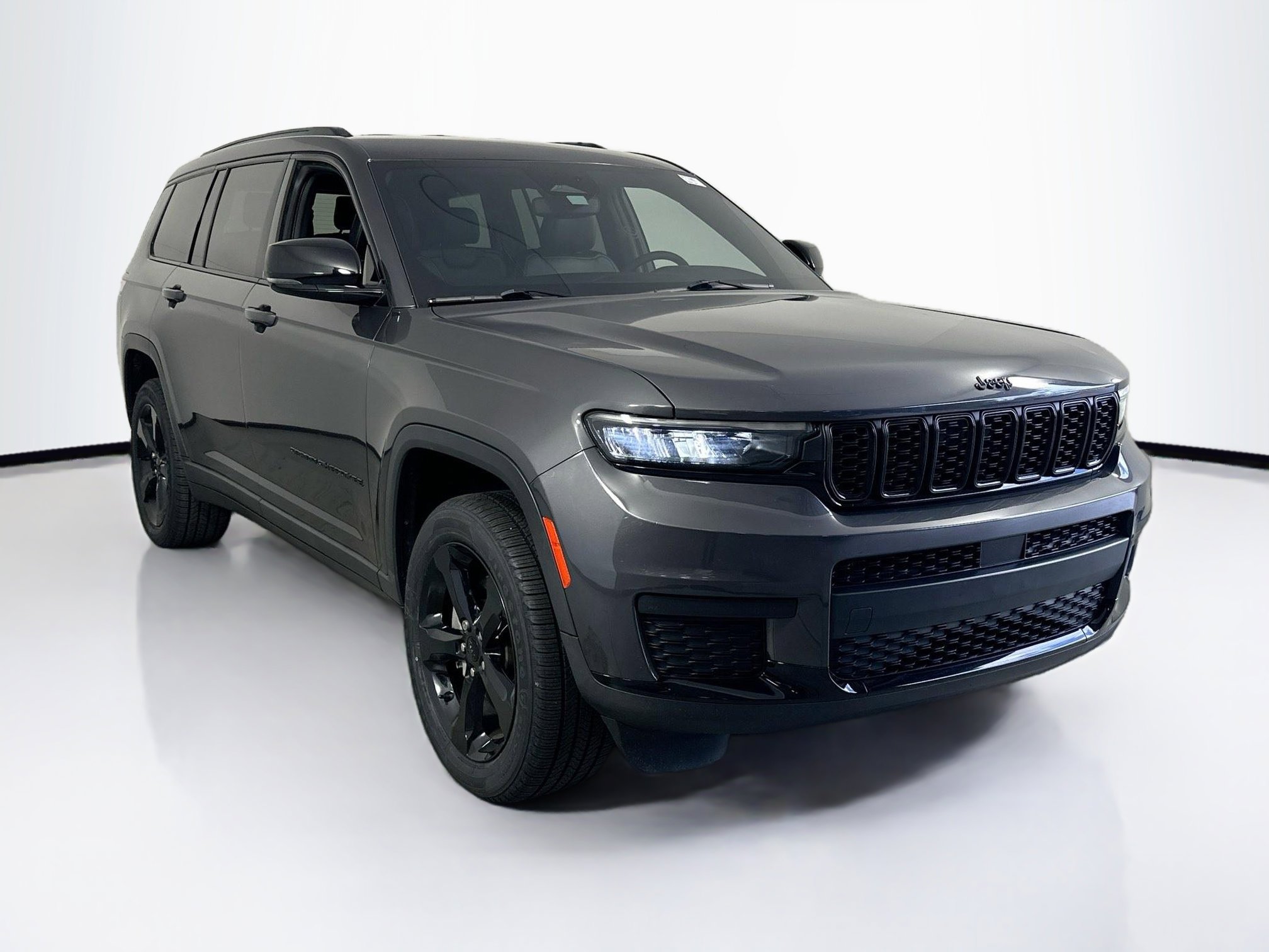 Used 2023 Jeep Grand Cherokee L Laredo AWD/4WD image 3