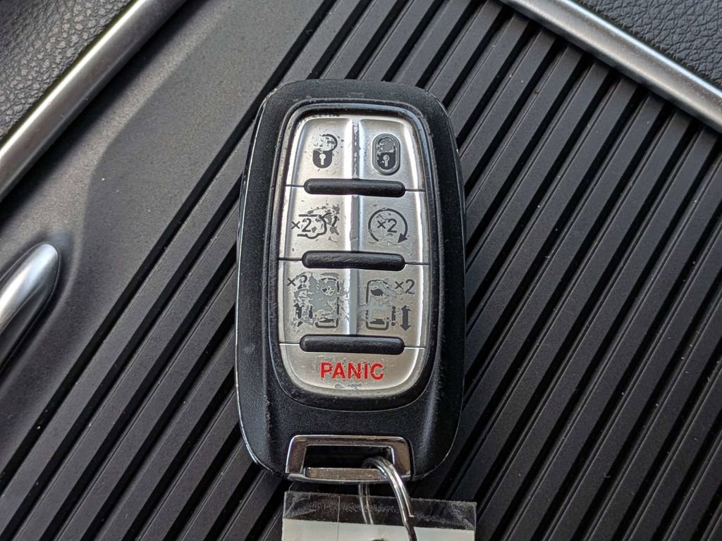 Used 2022 Chrysler Pacifica Limited FWD image 37