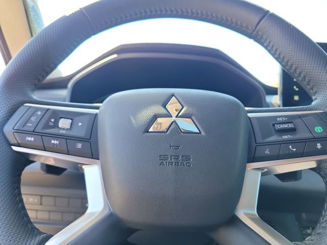 New 2025 Mitsubishi Outlander SE image 22