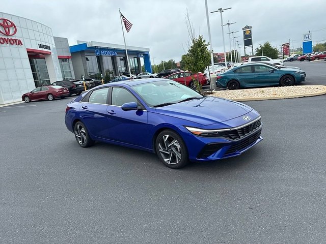Used 2024 Hyundai Elantra Limited FWD image 2