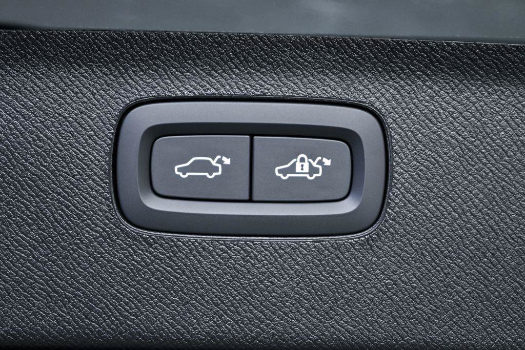Used 2026 Volvo XC90 B6 Ultra w/ Protection Package AWD/4WD image 33