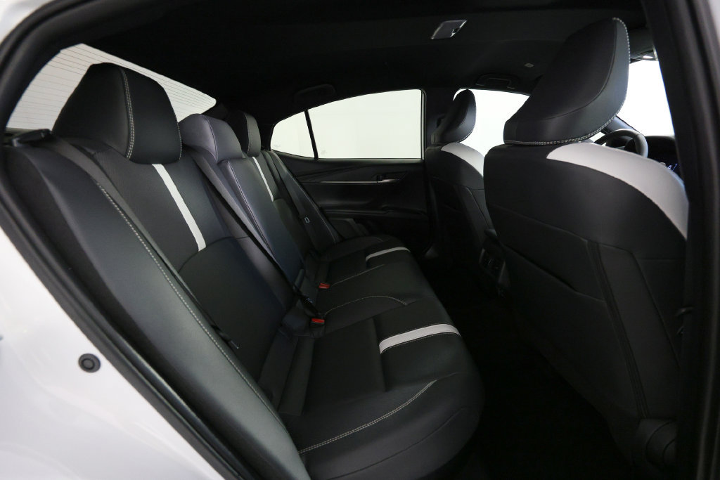 Used 2025 Toyota Camry SE w/ Convenience Package FWD image 11