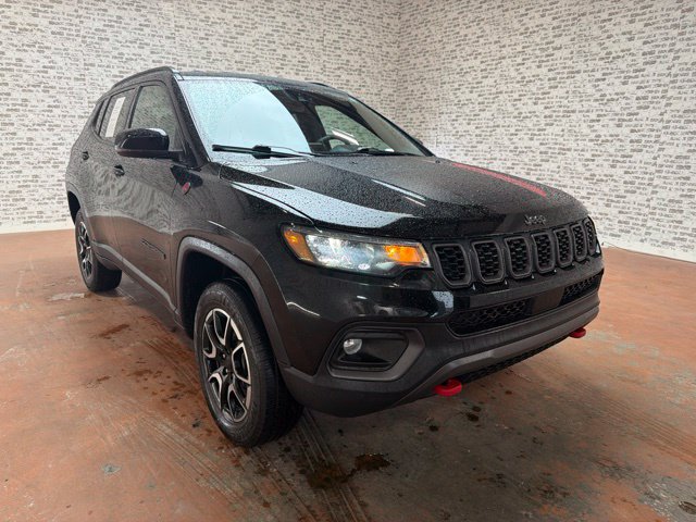 Used 2024 Jeep Compass Trailhawk AWD/4WD image 9