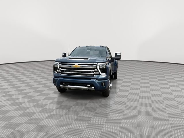 New 2026 Chevrolet Silverado 3500 High Country w/ High Country Premium Package AWD/4WD image 6