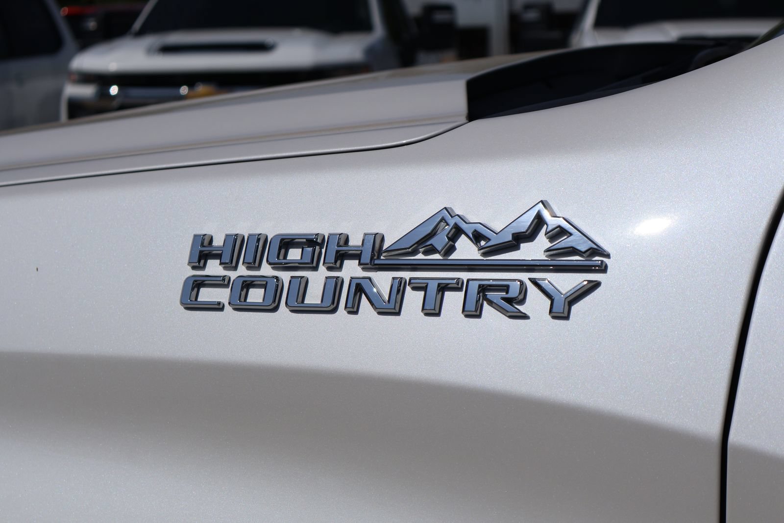Used 2025 Chevrolet Silverado 1500 High Country w/ Technology Package AWD/4WD image 3