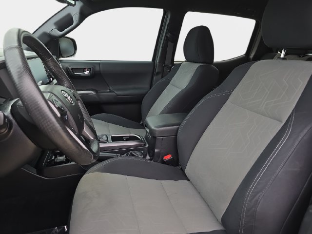 Used 2021 Toyota Tacoma TRD Sport AWD/4WD image 17