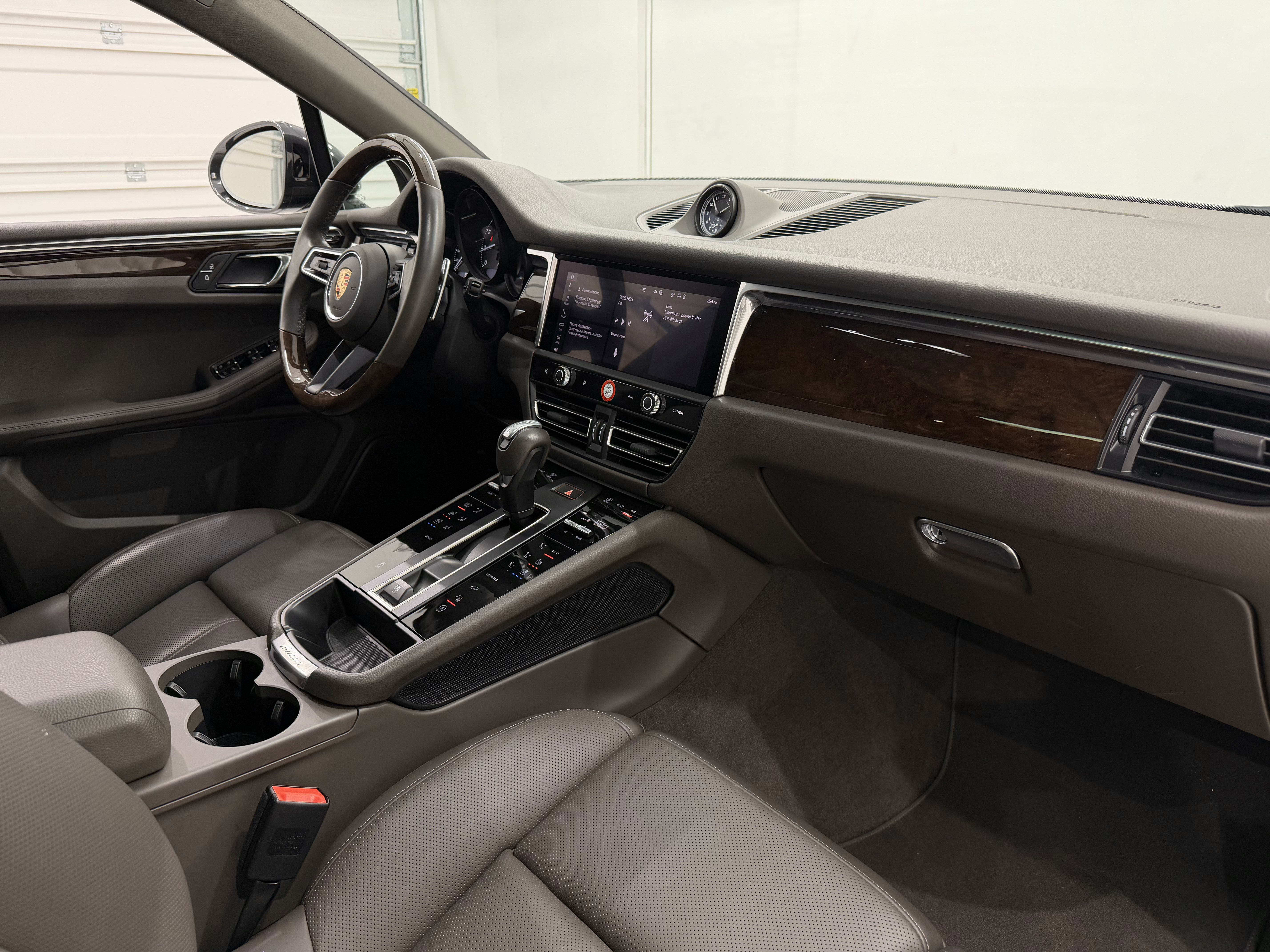 Certified 2025 Porsche Macan image 24