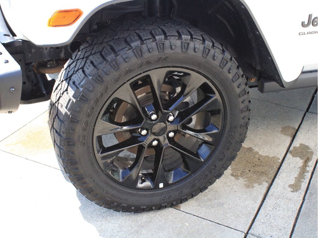 Used 2023 Jeep Gladiator Overland AWD/4WD image 38
