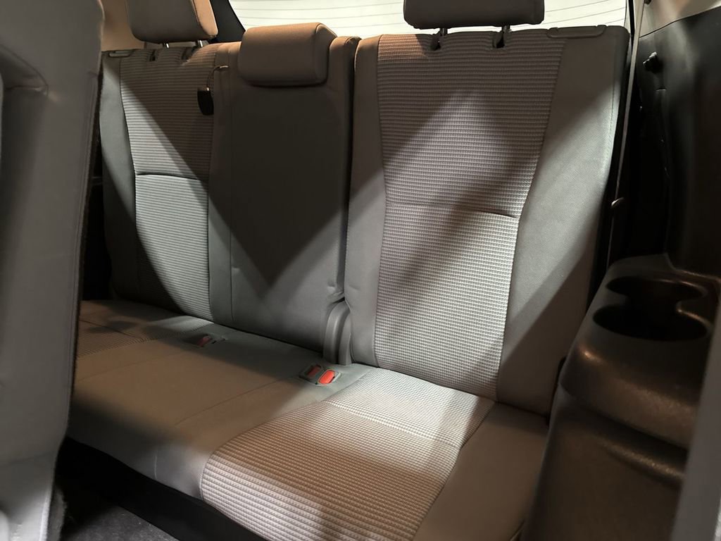 Used 2023 Toyota Highlander LE image 28