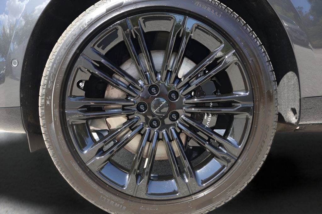 New 2026 Land Rover Range Rover Long Wheelbase Autobiography AWD/4WD image 9