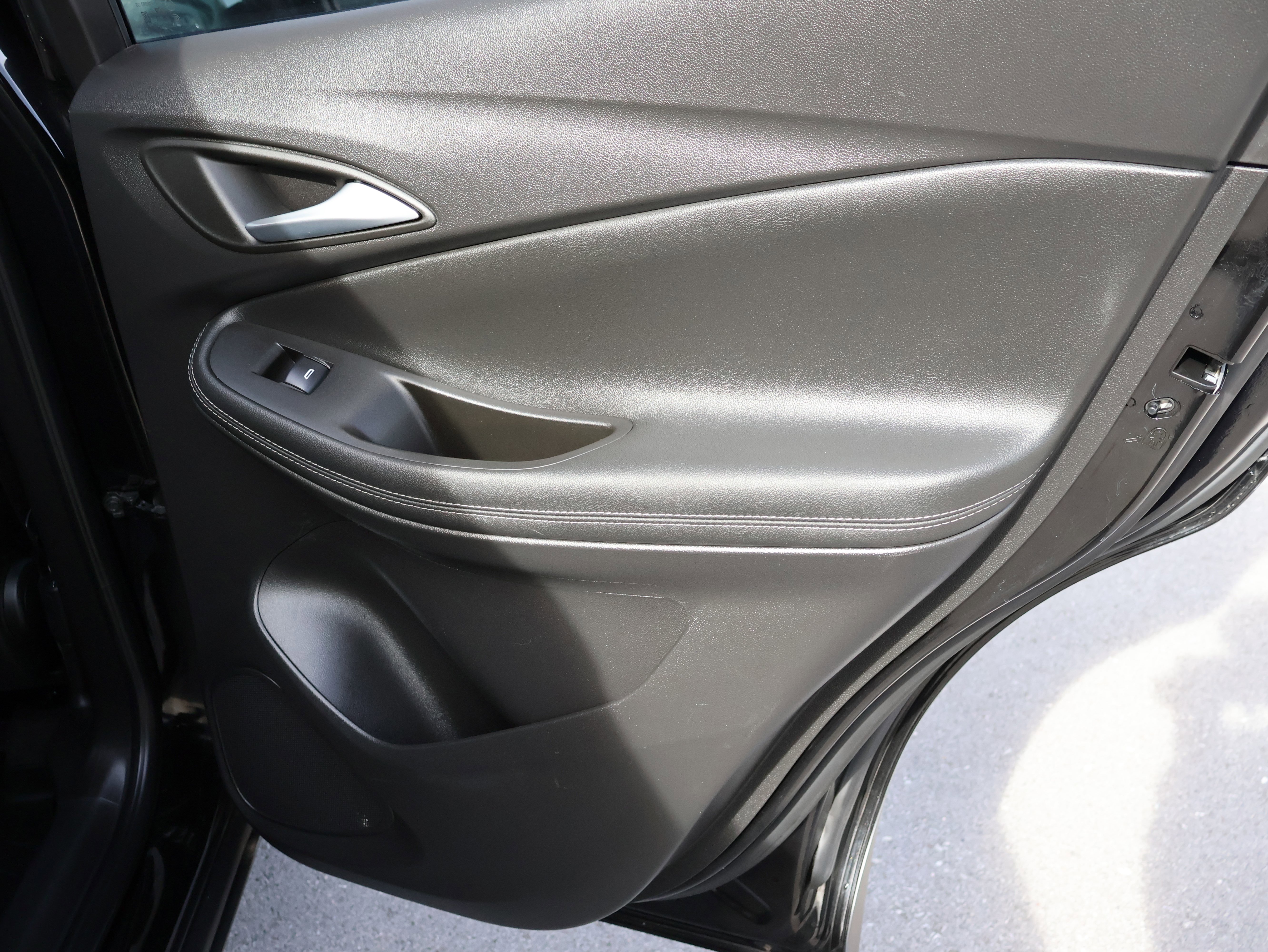 Used 2022 Buick Encore GX Essence w/ Advanced Technology Package image 12