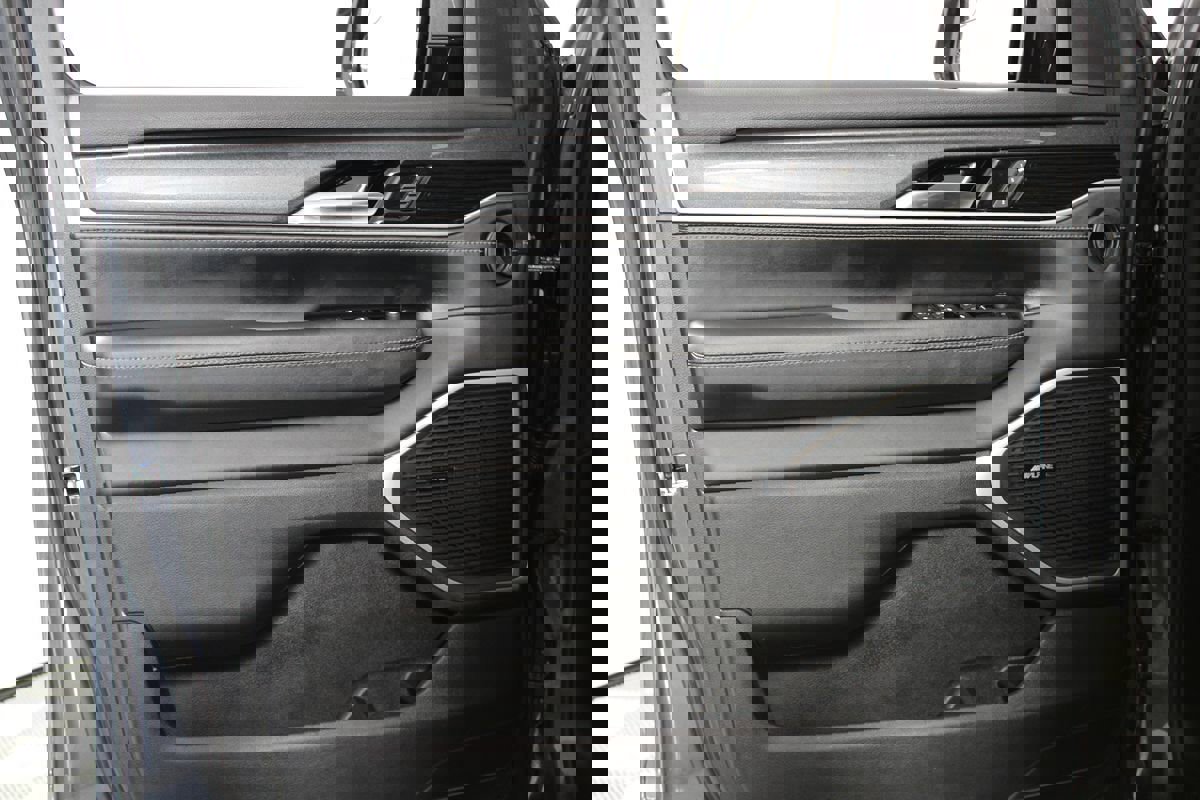 Used 2022 Jeep Wagoneer Series I image 5